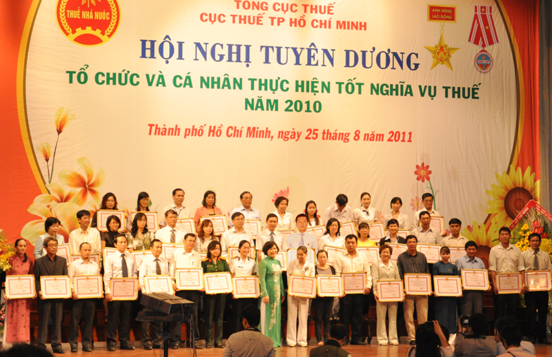 CM2 vinh dự nhận Giấy khen do Tổng cục Thuế trao tặng